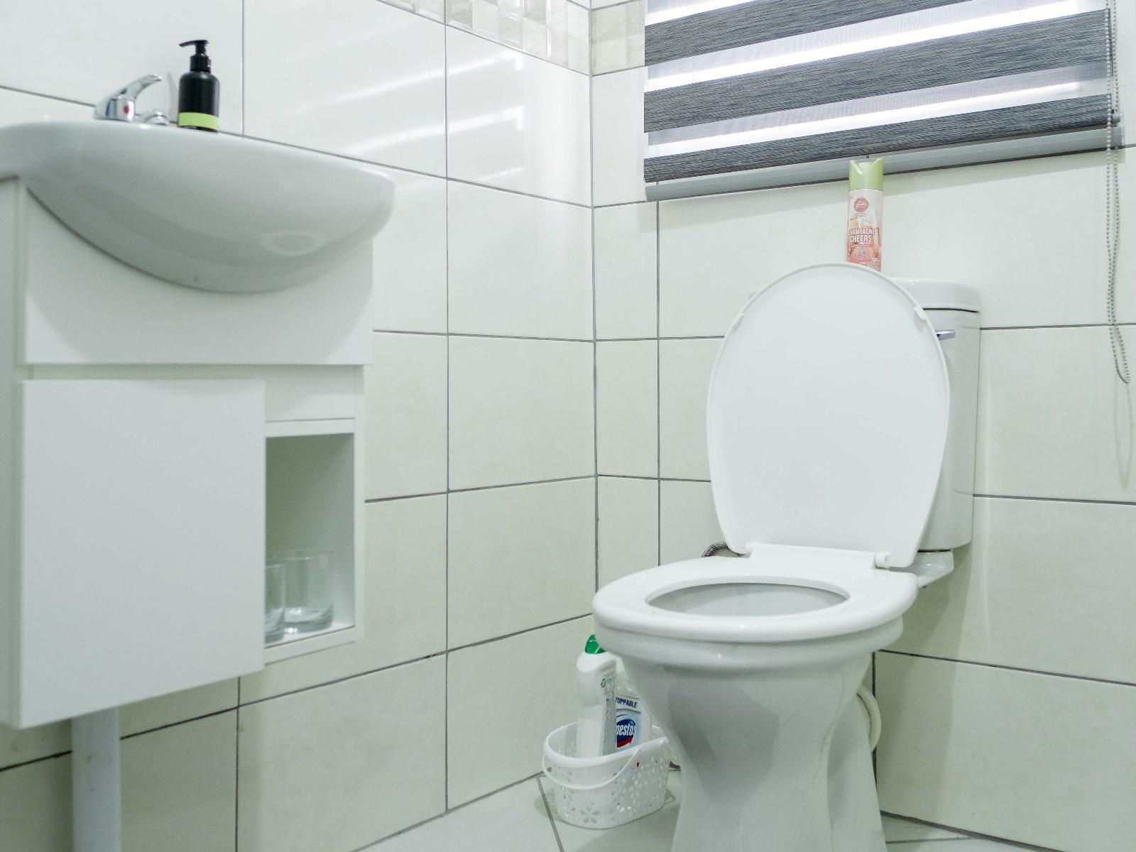 Bathroom — Classic 2 toilet