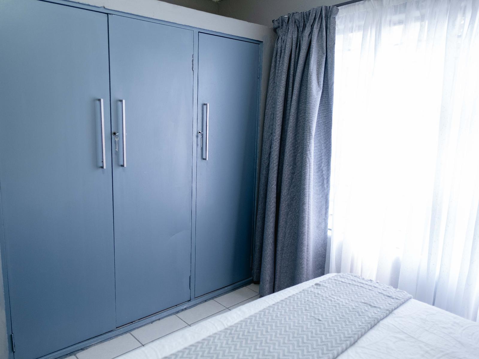 Deluxe Apartment 4 — Classic Bedroom 4 Locker