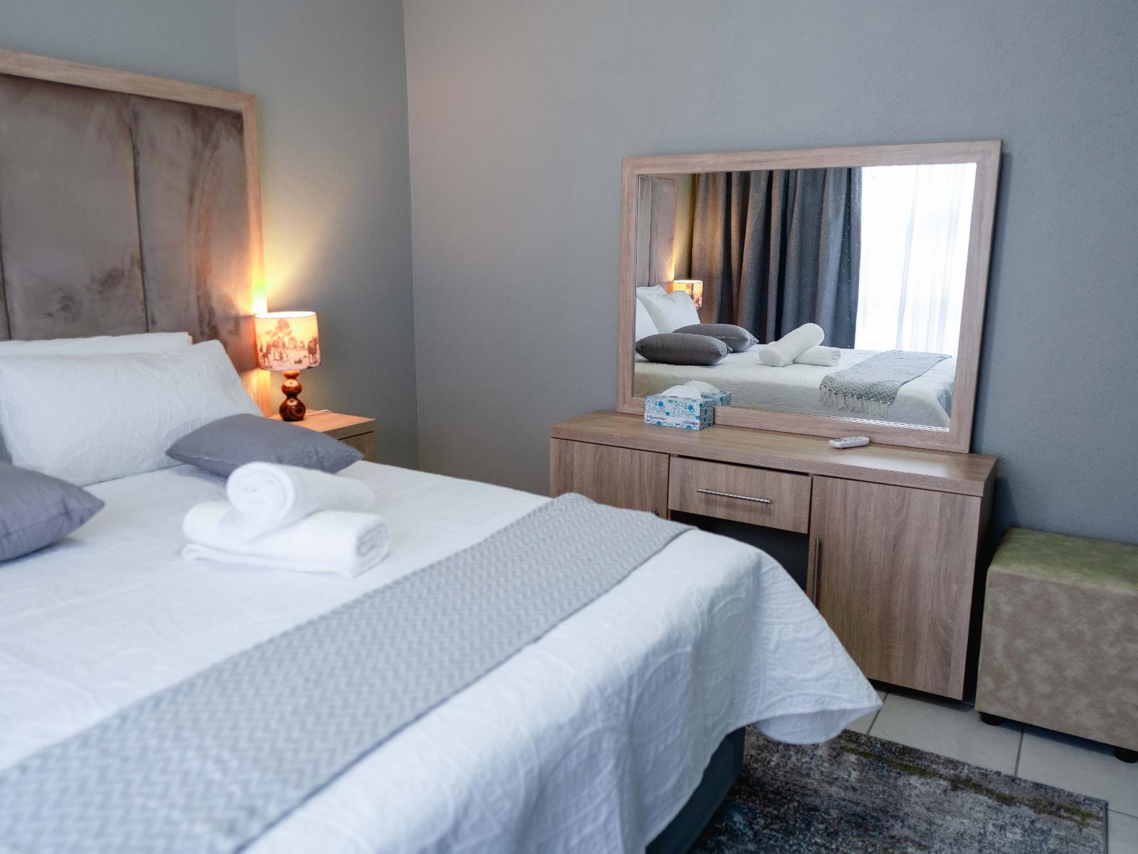 Deluxe Apartment 4 — Classic Bedroom 4 Again