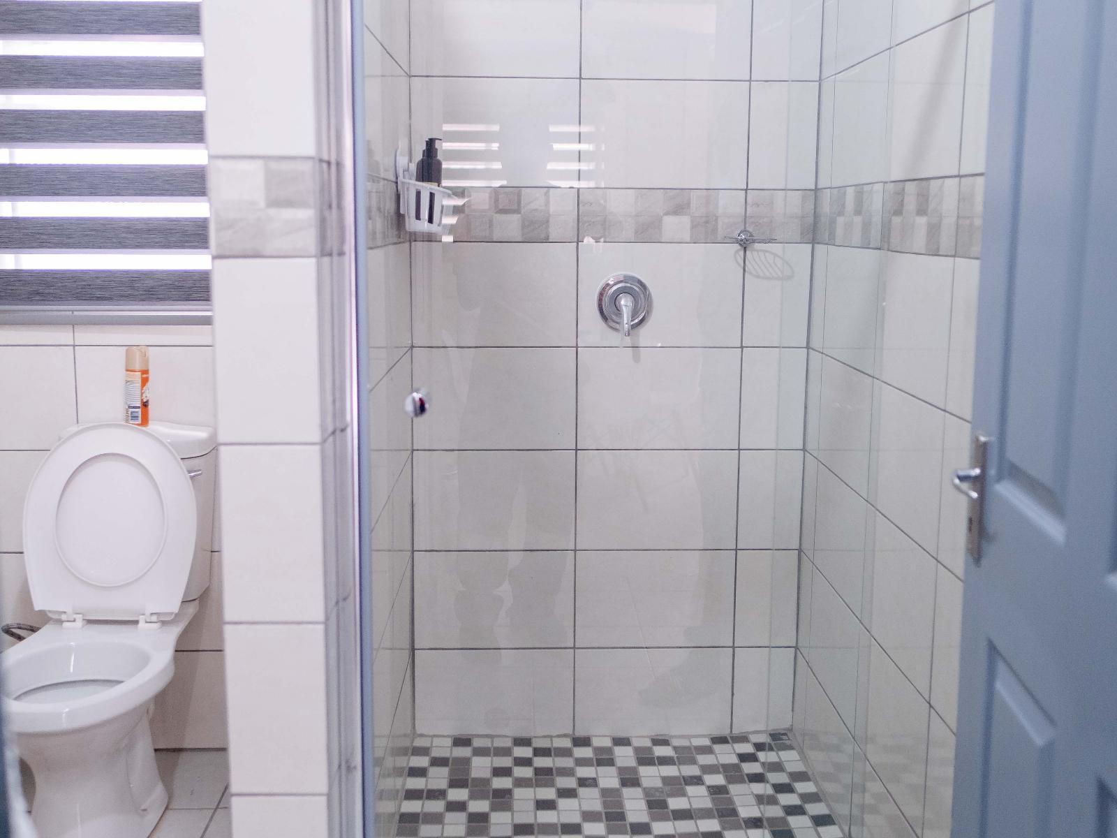 Bathroom — Deluxe 4 shower
